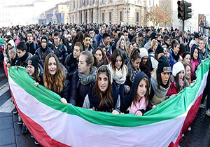 تظاهرات شهروندان ایتالیایی برضد خشونت علیه زنان