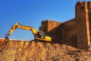 از سرگیری عملیات خاکبرداری در محوطه ارک تاریخی علیشاه