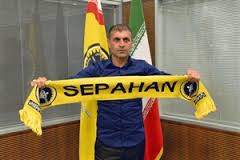 سرمربی تیم فوتبال سپاهان زیر تیغ جراحان