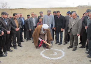 کلنگ زنی یک باب مدرسه خیری در روستای کنارک علیا