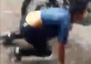 تصادف مانع از سرقت کیف زنانه شد + فیلم