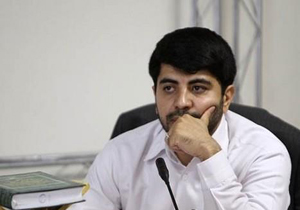 مجسمه‌ها در فضای شلوغ به درستی دیده نمی‌شوند