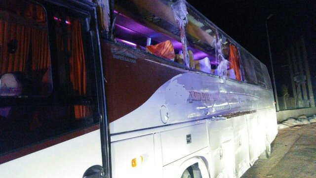 ۱۰ مصدوم به دنبال برخورد تریلی با اتوبوس در محور سمنان-گرمسار