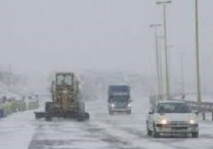 جریمه خودروهای فاقد زنجیر چرخ در طرح زمستانی پلیس‌راه اردبیل