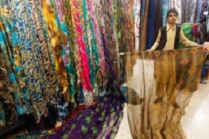 چرخ تولید در سرزمین پارچه‌های رنگارنگ + فیلم