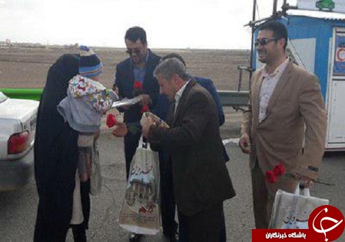 استقبال از نخستین مسافران نوروزی در تاکستان