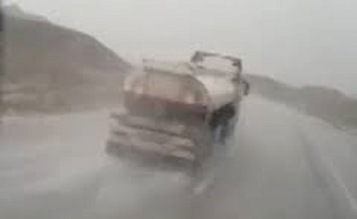 رانندگی با سرعت غیرمجاز در جاده + فیلم
