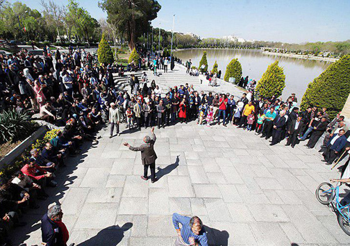 از پارک خودرو در رودخانه تا قایق سواری در زاینده رود