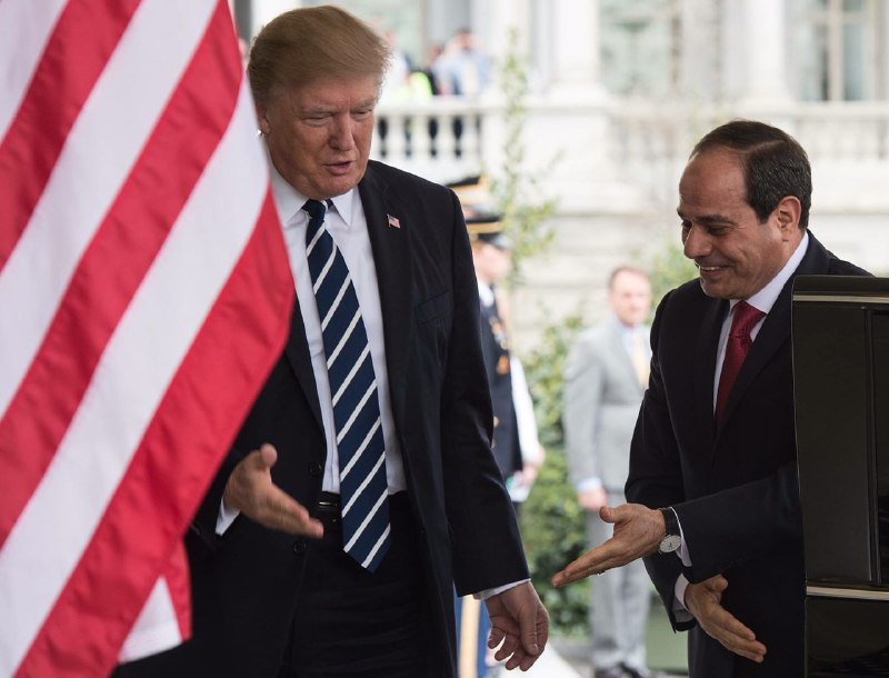 رفتار متملقانه رئیس جمهور مصر در مقابل ترامپ جنجال آفرید!