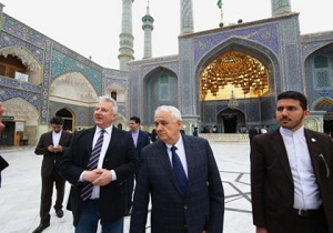 میزبانی از حدود ۲۳۰ شخصیت مذهبی سیاسی خارجی در حرم بانوی کرامت