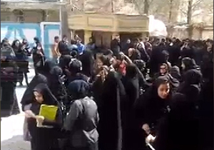 تجمع دانشجویان دانشگاه خیام مشهد در پی وقوع زلزله + فیلم