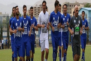حضور بازیگر سینما در تمرین آبی ها