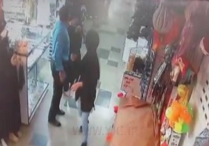 لحظه ثبت وقوع زلزله مشهد توسط دوربین مداربسته یک مرکز خرید/فرار و وحشت مردم + فیلم