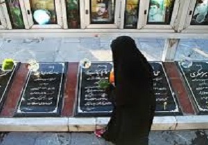 تجدید میثاق هنرمندان با آرمانهای شهدا در هفته ی هنر انقلاب