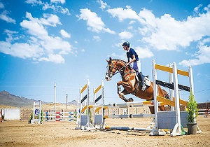 مسابقات سوارکاری جام کرامت در قم برگزار می شود