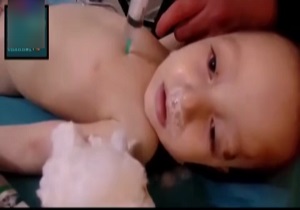 قتل کودکان سوری در نمایش حملۀ شیمیایی + فیلم (18+)