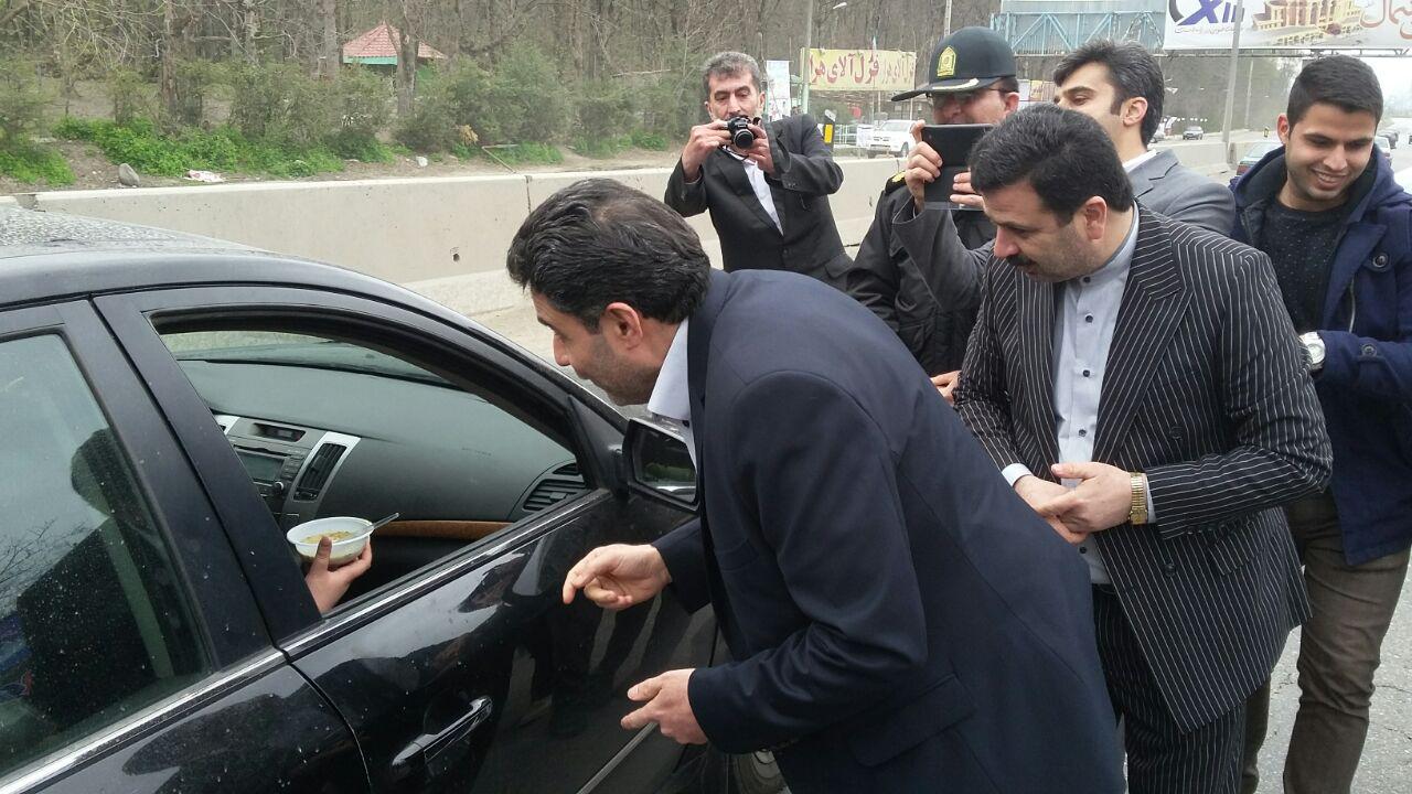 استقبال از مسافران نوروزی با آش سنتی مازندران