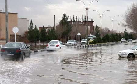 تردد سنگین وباران پل سرداران جیرفت را مسدود کرد