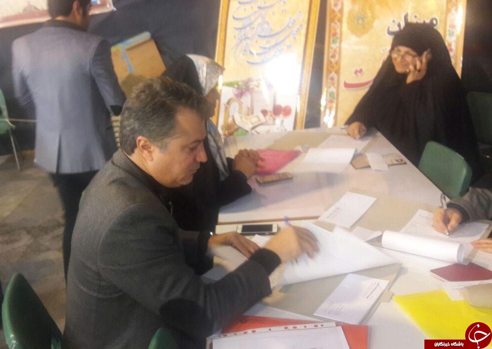 کدام چهره&zwnj;های مشهور در سومین روز ثبت&zwnj;نام انتخابات شوراها نام&zwnj;نویسی کردند؟ + تصاویر
