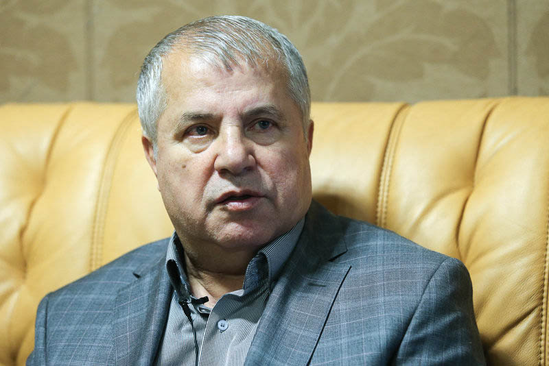 علی پروین: عیدی نفری 500 هزار تومان میدم/ هر چی بدبختی می کشیم از موبایلِ/ دونالد ترامپ، طفلی دیوونه است باید بستری بشه