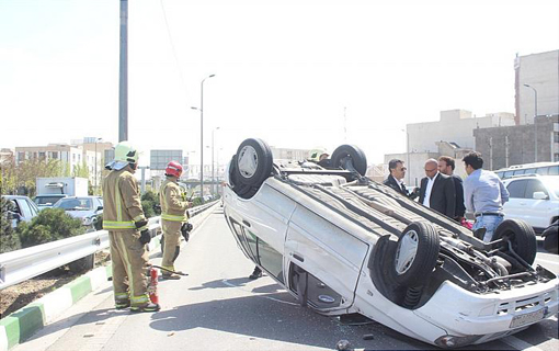برخورد شدید پژو 206 و پراید در بزرگراه شهید باکری/ راننده جوان مصدوم شد