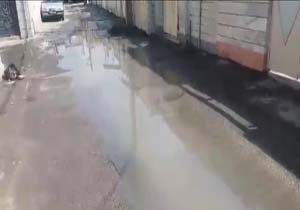 جاری شدن فاضلاب در معابر مهرشهر + فیلم