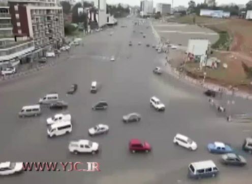 خیابان&zwnj;های اتیوپی چراغ راهنمایی ندارد +فیلم