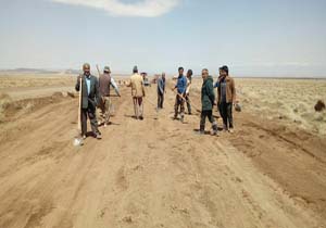 تلاش اهالی روستا برای ساخت جاده + تصاویر