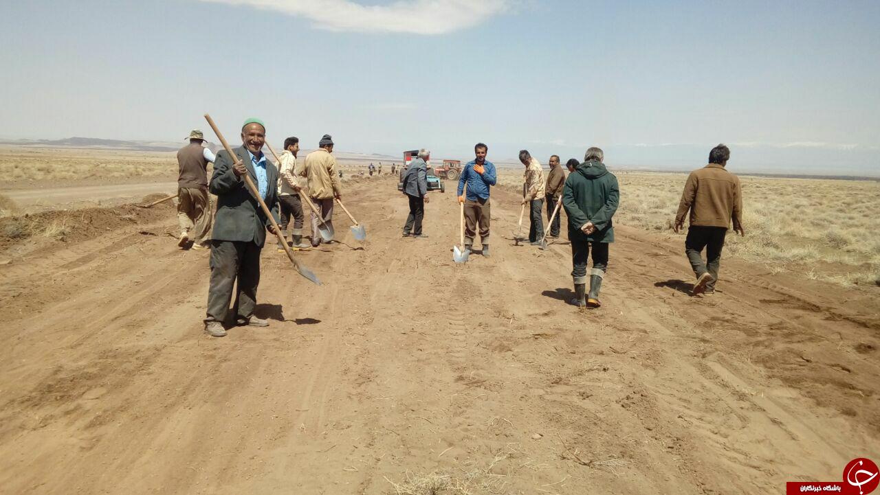 تلاش اهالی روستا برای ساخت جاده + تصاویر