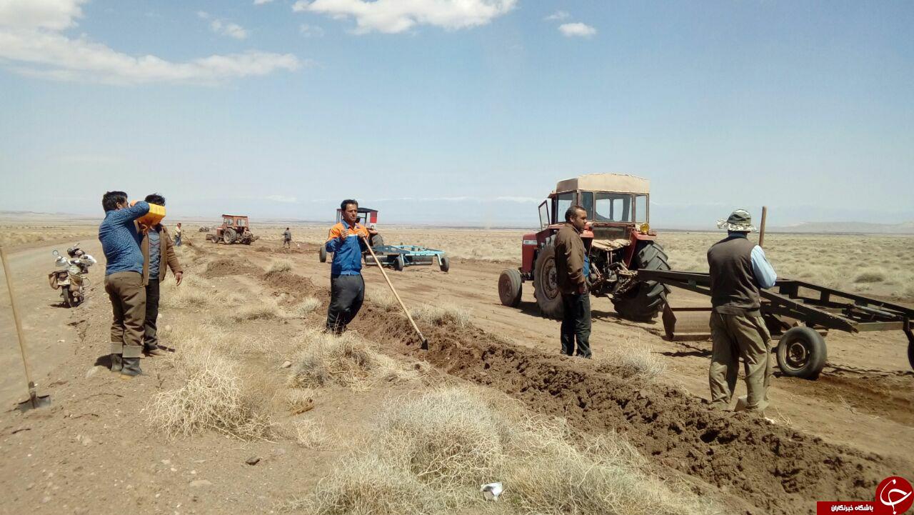 تلاش اهالی روستا برای ساخت جاده + تصاویر