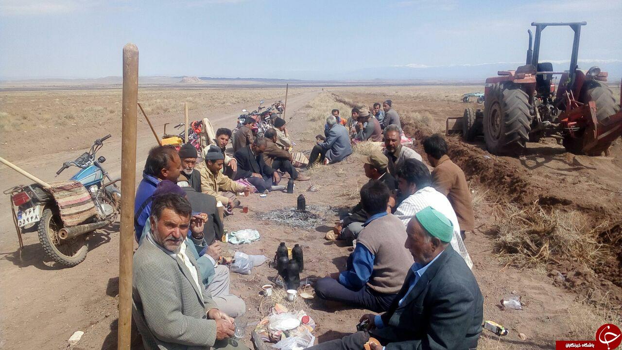 تلاش اهالی روستا برای ساخت جاده + تصاویر