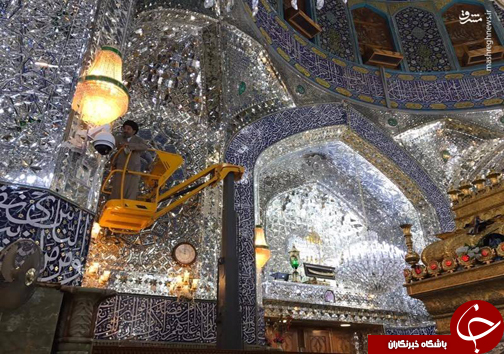 عکس/ غبارروبی حرم مطهر علوی