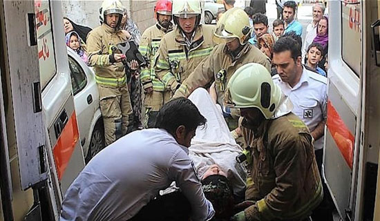 سقوط زن خانه&zwnj;دار از پشت&zwnj;بام خانه&zwnj;اش در یافت&zwnj;آباد + تصاویر