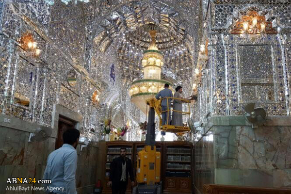 شستشوی گنبد حرم مطهر امام علی(ع) +تصاویر