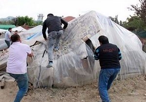 حملۀ اهالی ازمیر ترکیه به پناه جویان سوری + فیلم