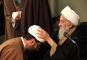 با سخنرانی مشکلات جامعه حل نمی‌شود