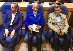 حضور میرسلیم در محل ثبت نام انتخابات ریاست جمهوری با لباس کارگران ایران خودرو + فیلم