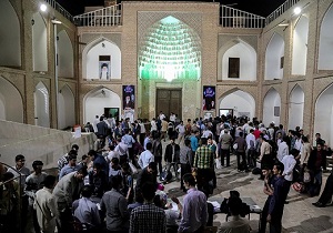 20 هزار نفر در يزد معتكف شدند