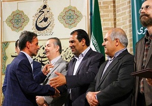 برگزیدگان جشنواره ملی خوشنویسی محمد رسول‌الله تجلیل شدند
