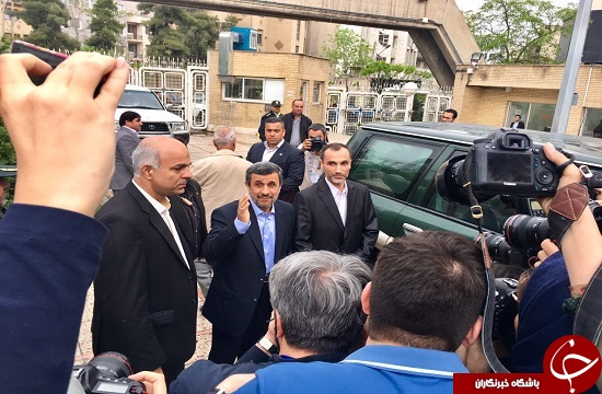 احمدی نژاد در وزرات کشور حضور یافت+ تصاویر