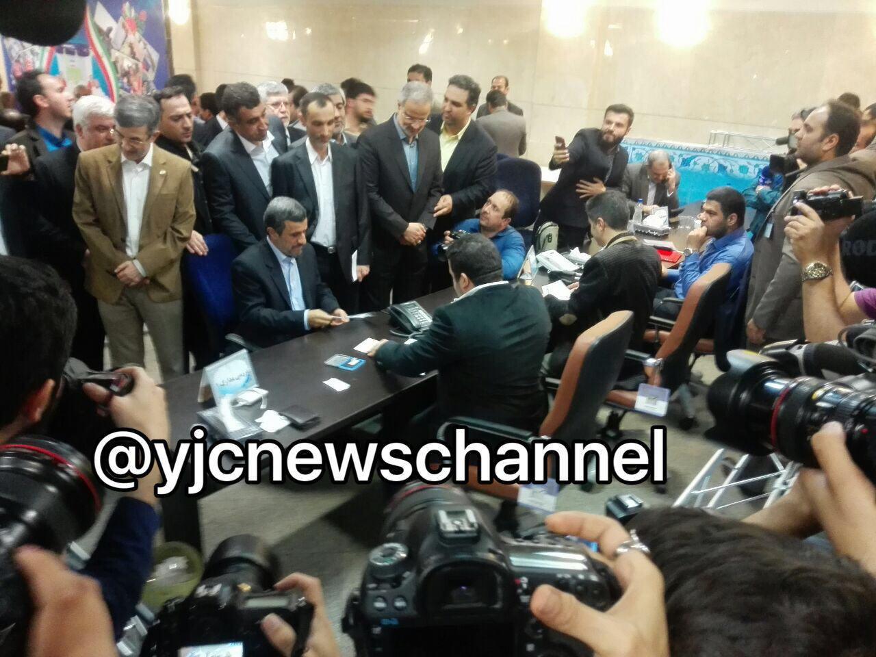 دومین روز ثبت نام داوطلبان انتخابات ریاست جمهوری آغاز شد/تاکنون؛ثبت نام 160 نامزد/ احمدی نژاد در انتخابات ثبت نام کرد!