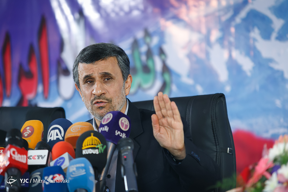 احمدی&zwnj;نژاد: در عمل به منویات رهبر معظم انقلاب، برنامه&zwnj;ای برای حضور در عرصه انتخابات ندارم