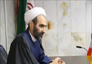 اینکه در فضای مجازی دائما ربوی بودن بانک ها را فریاد میزنند کار درستی نیست