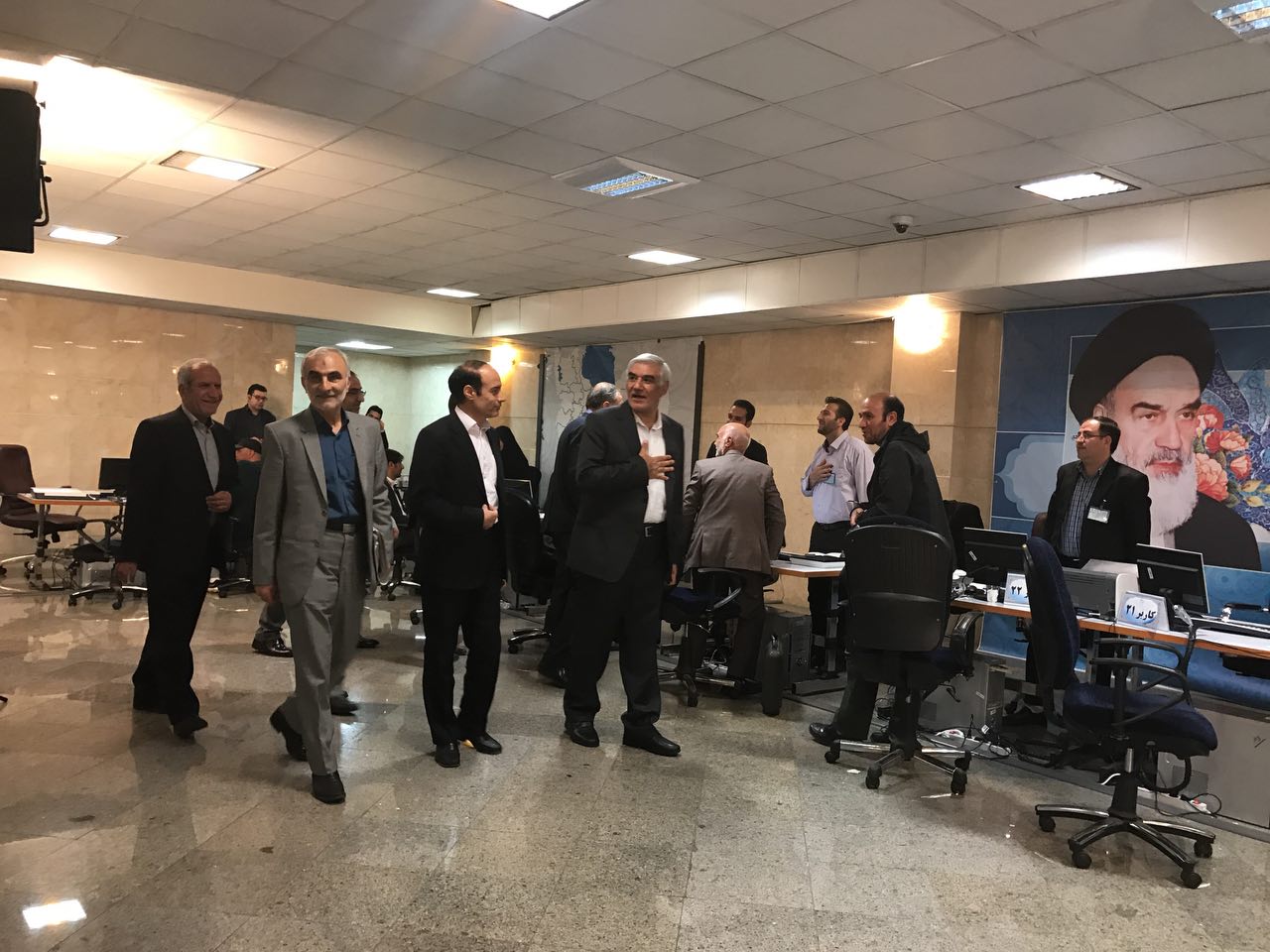 رئیس ستاد انتخابات از روند ثبت نام بازدید کرد رئیس ستاد انتخابات از روند ثبت نام بازدید کرد