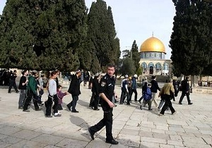 تعرض شهرک‌نشینان صهیونیست به مسجد الاقصی