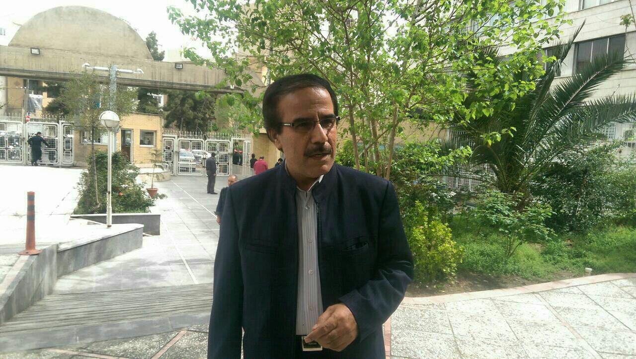 علی شیخیانی برای نام&zwnj;نویسی در انتخابات ریاست&zwnj;جمهوری به وزارت کشور آمد
