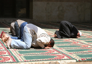 دلیل عجیب مردی برای آتش زدن امام جماعت