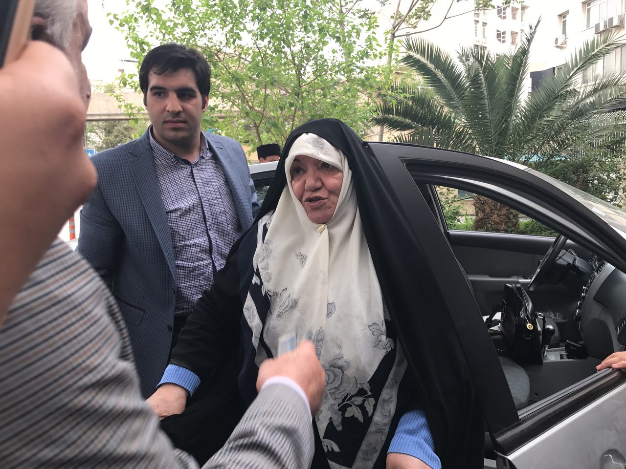 اعظم طالقانی برای نام&zwnj;نویسی در انتخابات ریاست&zwnj;جمهوری وارد وزارت کشور شد