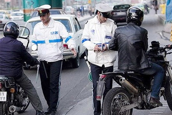 نصب دوربین در پیاده&zwnj;روها مانع از تخلفات موتورسواران می&zwnj;شود/ تردد در پیاده&zwnj;روها و توقیف یک هفته&zwnj;ای موتورسیکلت&zwnj;ها