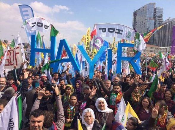 موافقان و مخالفان اردوغان برای اصلاح قانون اساسی چه کسانی هستند؟